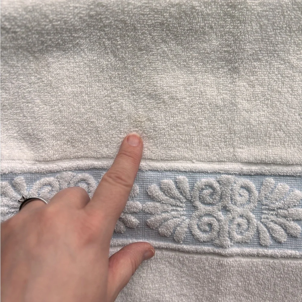 Vintage Cannon Monticello Hand Towel Santa Cruz White Sculpted 26x15